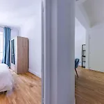 Romantique 4 Etoiles ,Appartement Chic Pres Du Canal, Paris