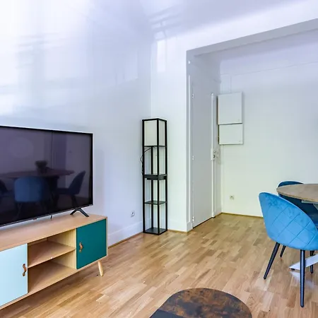 Apartment Romantique 4 Etoiles ,appartement Chic Pres Du Canal, *